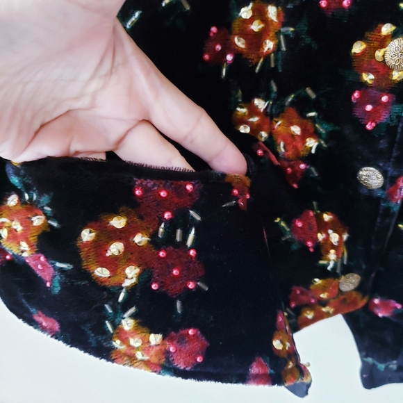 Vintage A.J. Black Floral Vest - Picture 3 of 8